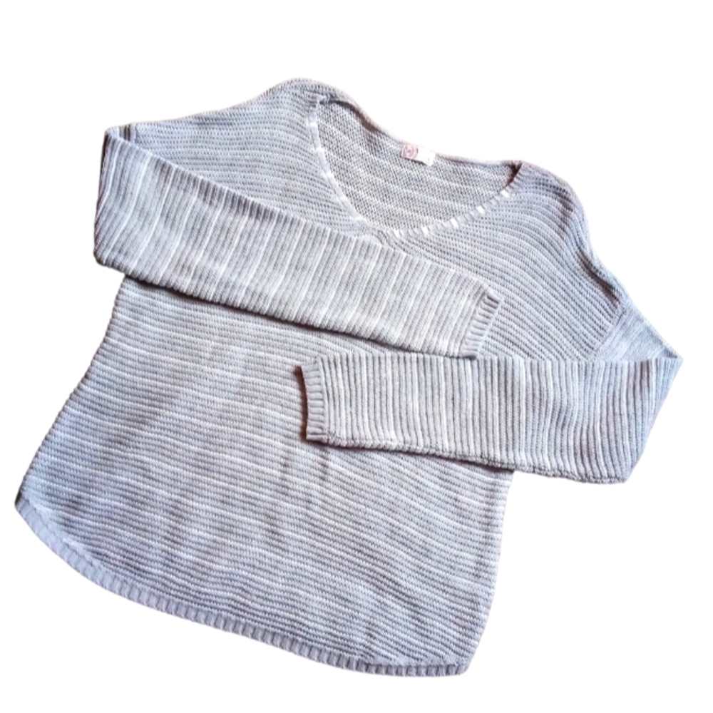 Woman's Long sleeve knitted Sweater! Size XL.